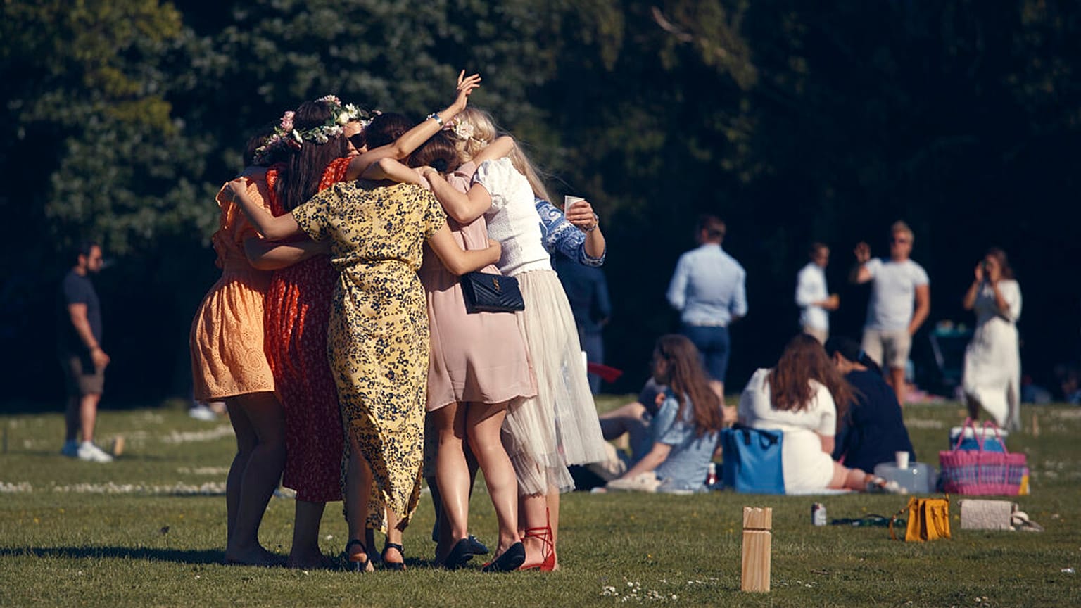 Celebraciones del "Midsommar" el solsticio de verano, el pasado día 19 en Suecia la inclusión del país en la lista es cuestionada por las autoridades.