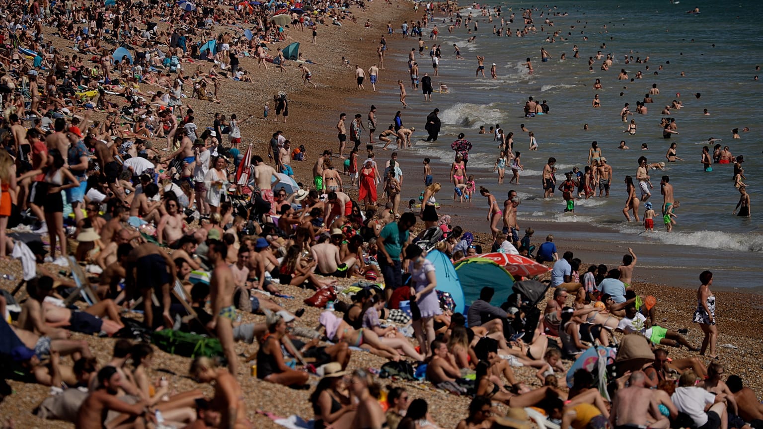 Mindestabstand? Fehlanzeige! Großes Gedränge zum Ferienbeginn