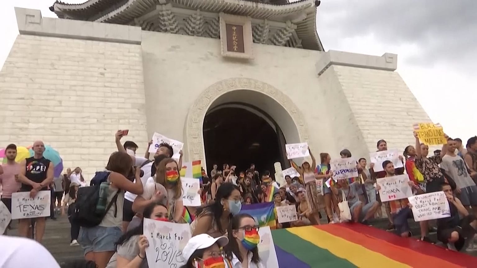Sok százan ünnepelték a Pride-parádét Tajvanon