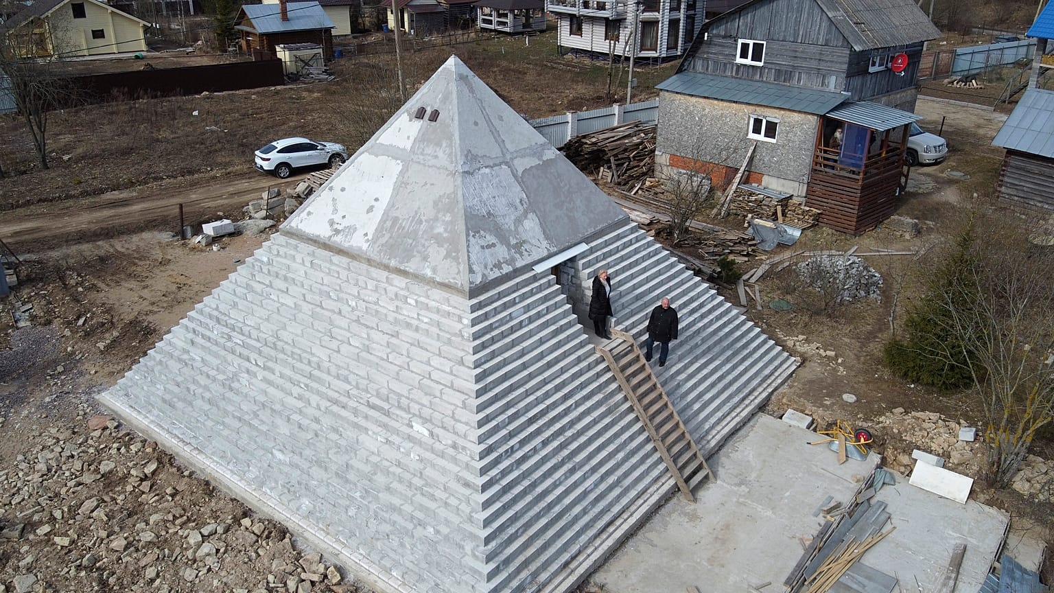 Was Eigenes, was Spitzes: Eine Pyramide im Garten