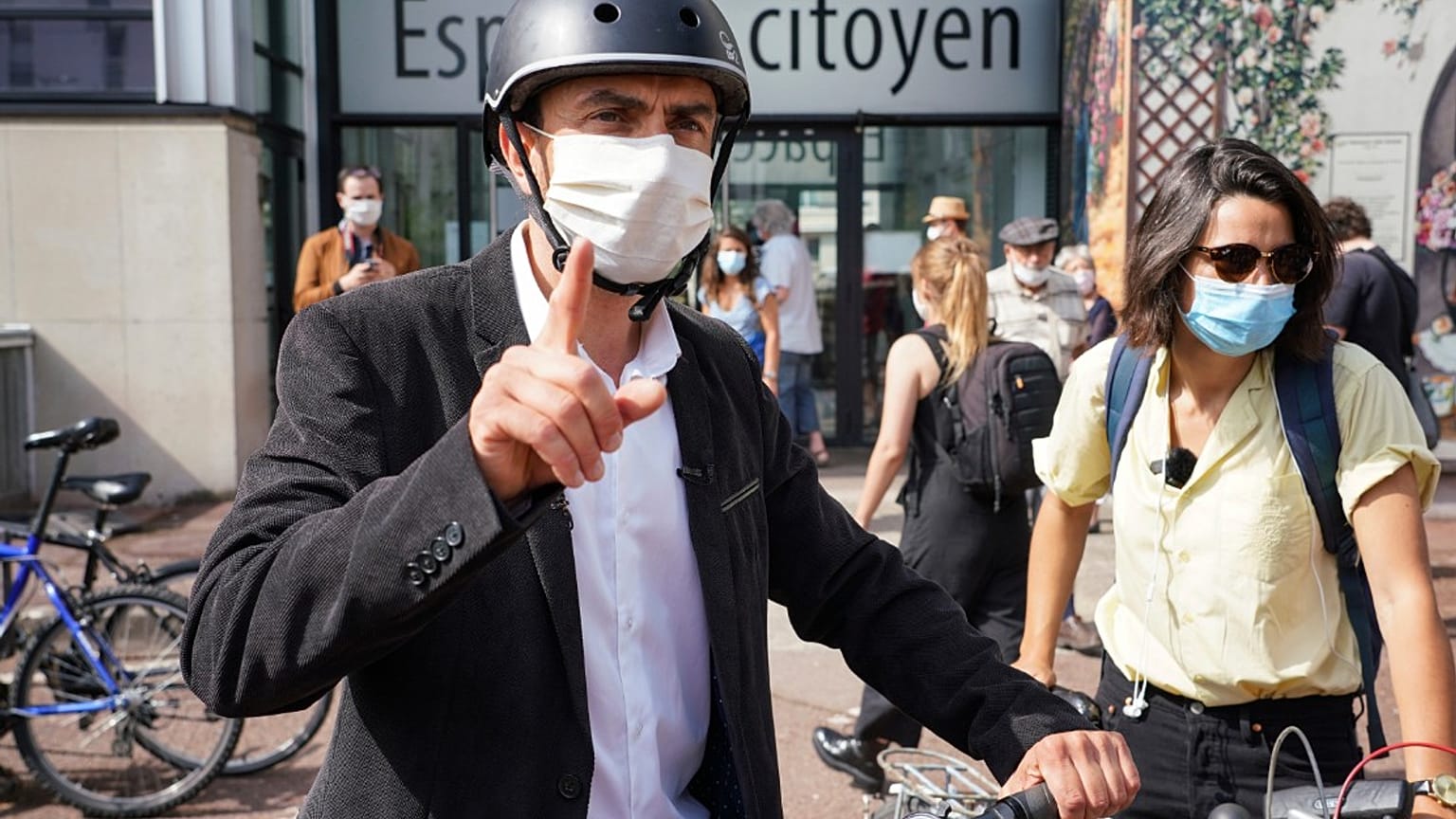 Grégory Doucet, candidat écologiste EELV, à la sortie de son vote à Lyon, le 28 juin 2020