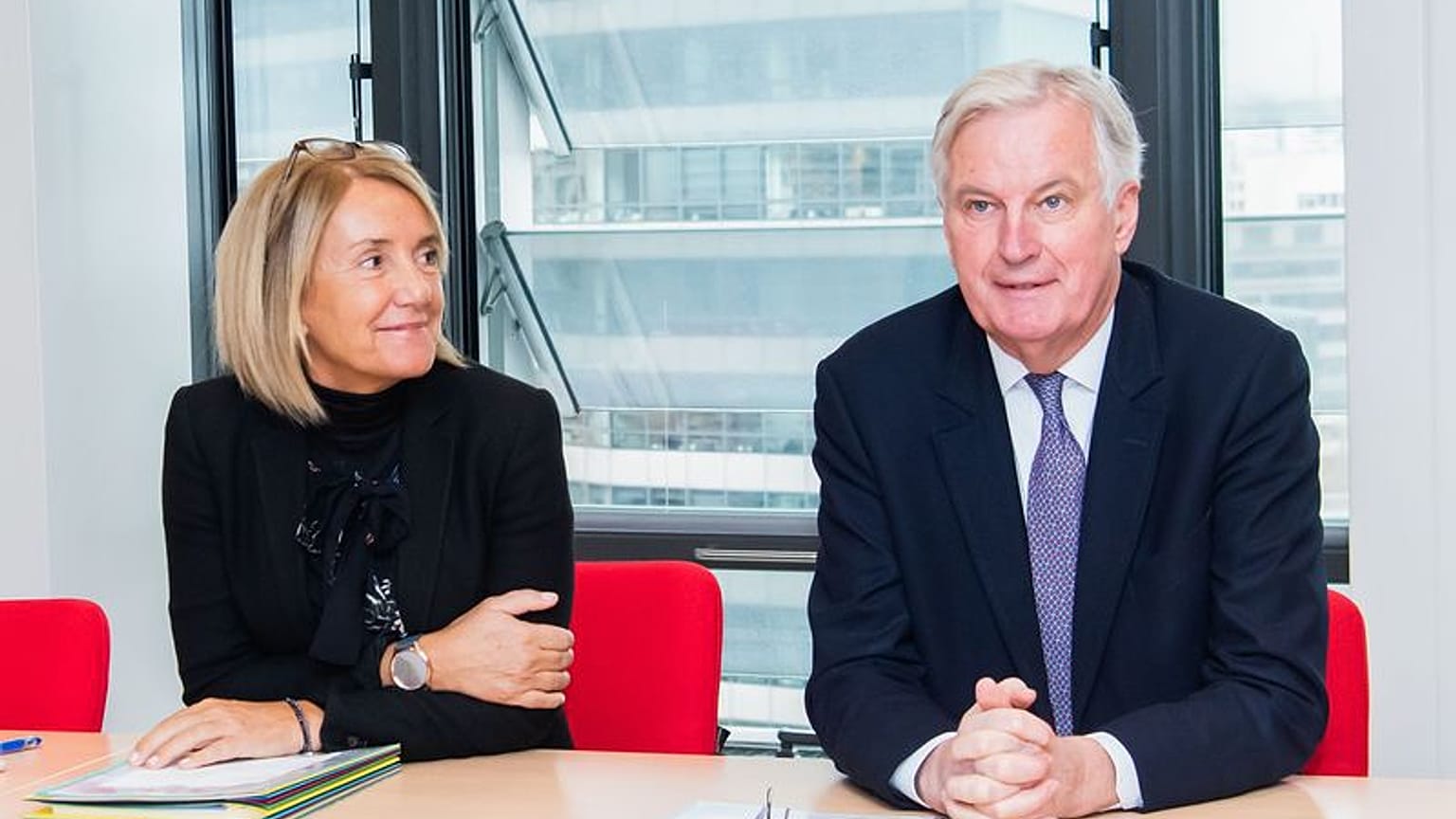 Clara Martinez Alberol ve Michel Barnier.