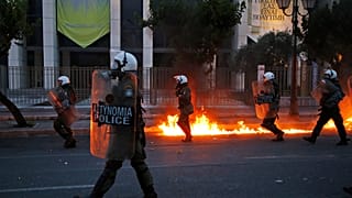 Ελλάδα: Κατατέθηκε στη Βουλή το νομοσχέδιο για πορείες και συναθροίσεις - Τι προβλέπει