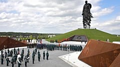 Путин и Лукашенко открыли Ржевский мемориал Советскому солдату.