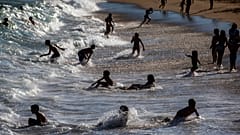 Érzékelők figyelik a strandolók sűrűségét