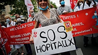 Jobb munkakörülményeket követelnek a francia és a spanyol egészségügyi dolgozók
