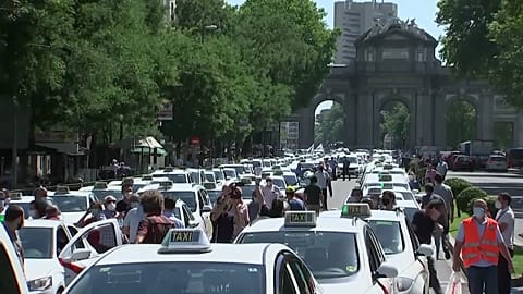 Таксисты заблокировали движение в центре Мадрида