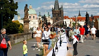 Közös vacsorával búcsúztatták a koronavírust a csehek