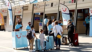 Η πτήση από το Ανόβερο της Γερμανίας εγκαινίασε την τουριστική περίοδο στο Ηράκλειο