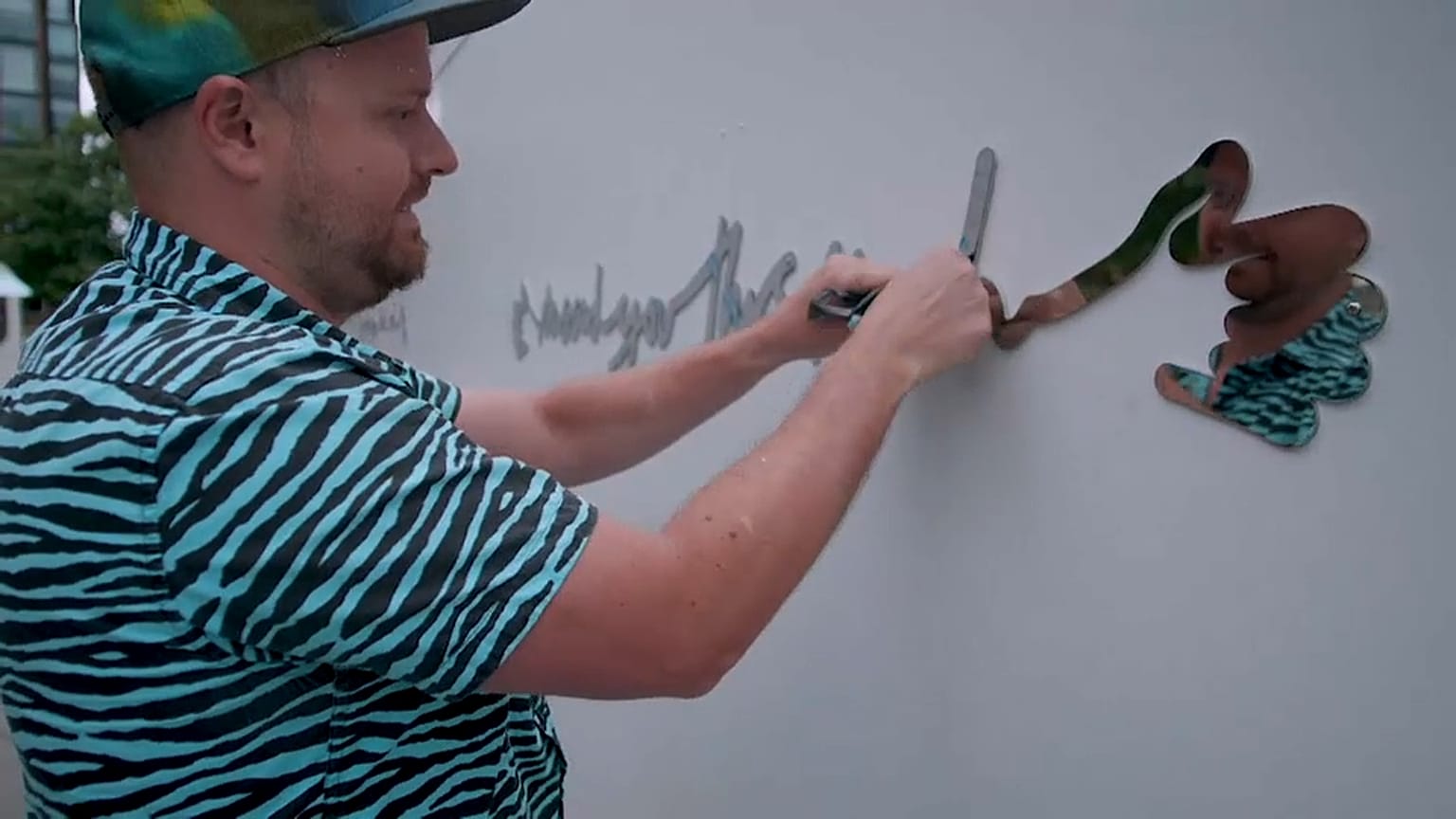 Arte di strada a King's Cross: quando il distanziamento diventa amore
