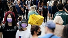 Оживленная лондонская улица после снятия ограничительных мер. 