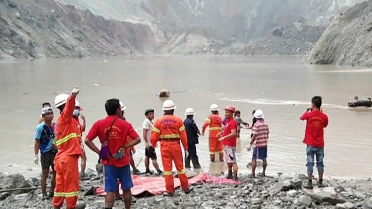 Glissement de terrain en Birmanie : au moins 113 morts dans une mine de jade à ciel ouvert 