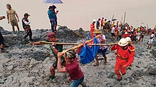 Equipas de busca e resgate retiram cadáveres de mineiros de um lago