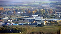 Légi felvétel a röszkei határátkelőhelyről, az M5-ös autópályán, 2015-ben