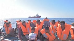 Rettungsschiff "Ocean Viking" wartet auf sicheren Hafen