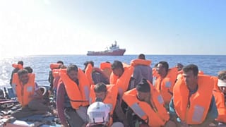 Rettungsschiff "Ocean Viking" wartet auf sicheren Hafen