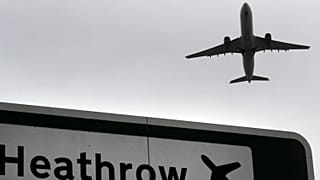 Βρετανία: Υποχρεωτική καραντίνα για τους ταξιδιώτες από την Ελλάδα