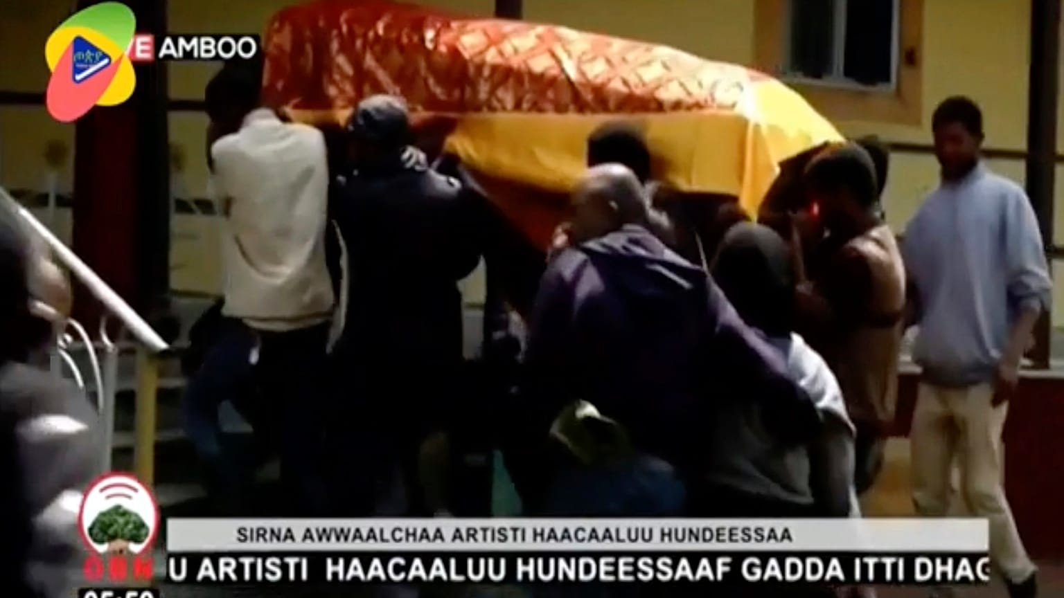 صورة لنعش المغني الإثيوبي المقتول  هاشالو هونديسا 