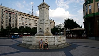 A szinte teljesen üres belgrádi főtér