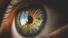 كيف يساعد الضوء الأحمر العميق على الحد من شيخوخة البصر؟