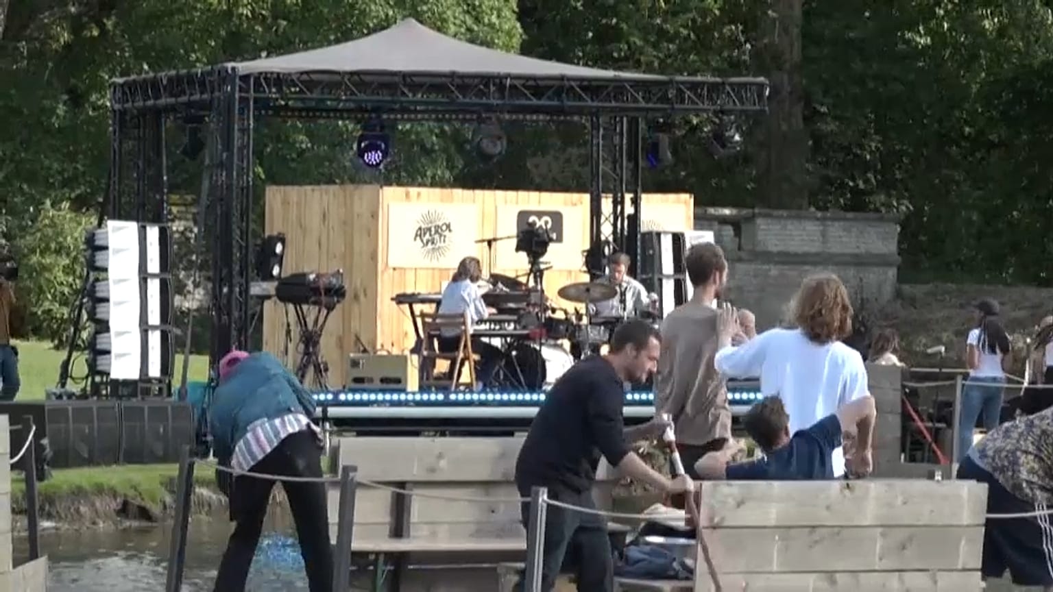 Müzik festivalinde Covid-19 önlemi: Gemilerle sosyal mesafe korundu