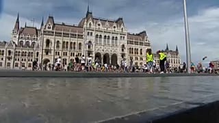 Egyetemükért tüntettek a parlament előtt a színinövendékek