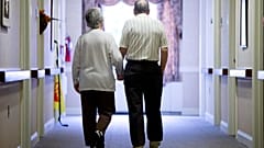 Ezrével tűnnek el a demens japánok, a jelenség az öregedő európai társadalmaknak is tanulságos