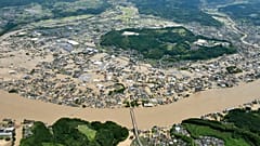 O rio Kuma transbordou
