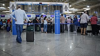 Προβληματισμός από τα νέα κρούσματα - Χιλιάδες έλεγχοι στα αεροδρόμια