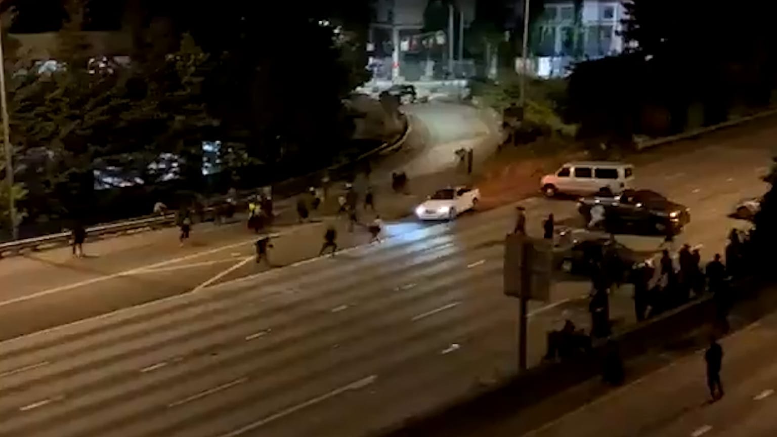 ABD'de 'siyahilerin hayatı değerlidir' eylemleri: Bir sürücü aracını göstericilerin üzerine sürdü
