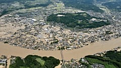 Japonya’nın güneybatısındaki Kumamoto eyaletinde şiddetli yağmur ve taşkında 10'dan fazla kişi öldü.