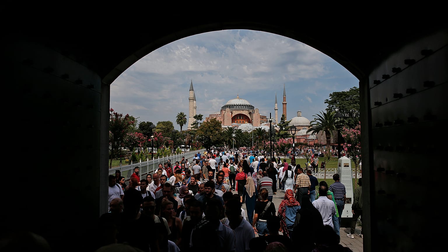Rus Ortodoks Kilisesi'nden Ayasofya yorumu: 'Orta Çağ'a geri dönemeyiz'