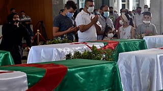 مواطنون جزائريون يترحمون على أرواح رجال المقاومة الجزائرية الذين استشهدوا خلال الحقبة الإستعمارية الفرنسية للجزائر - 2020/07/04