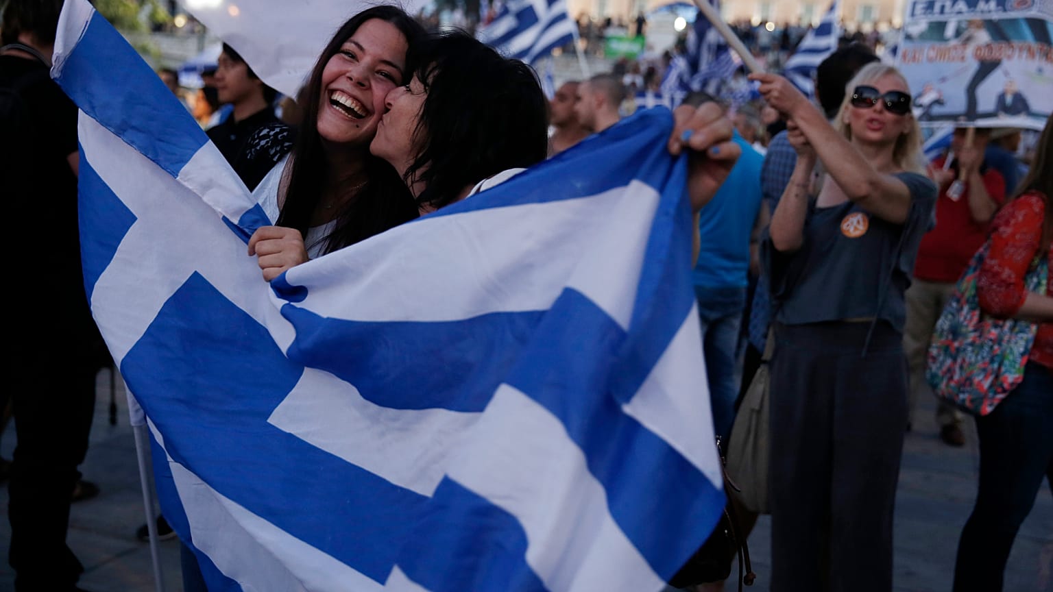 Πανηγυρισμοί των υποστηρικών του όχι μετά το δημοψήφισμα του 2015