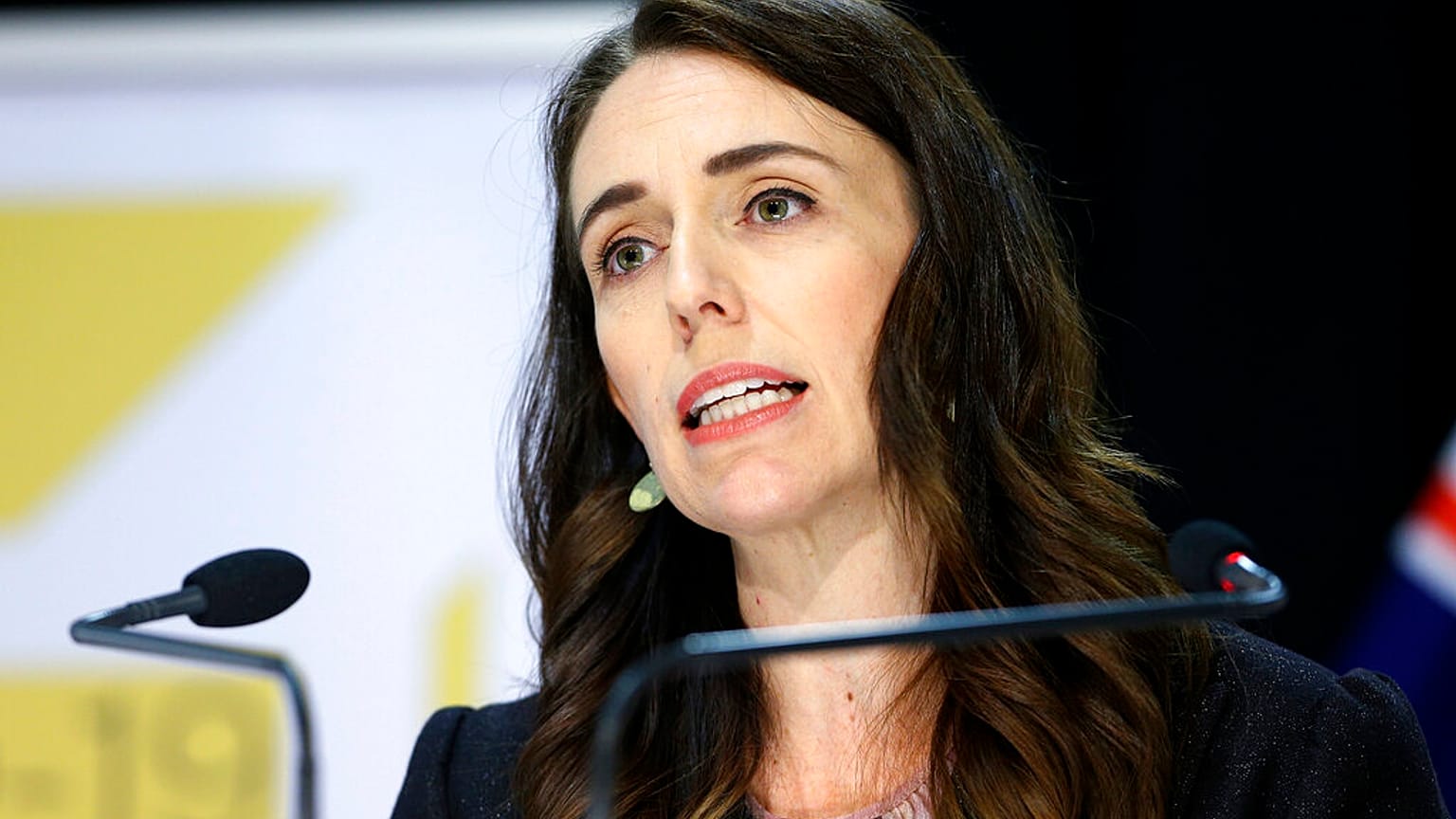 Yeni Zelanda Başbakanı Ardern seçim kampanyasına istihdam vaadiyle başladı; seçimler eylülde