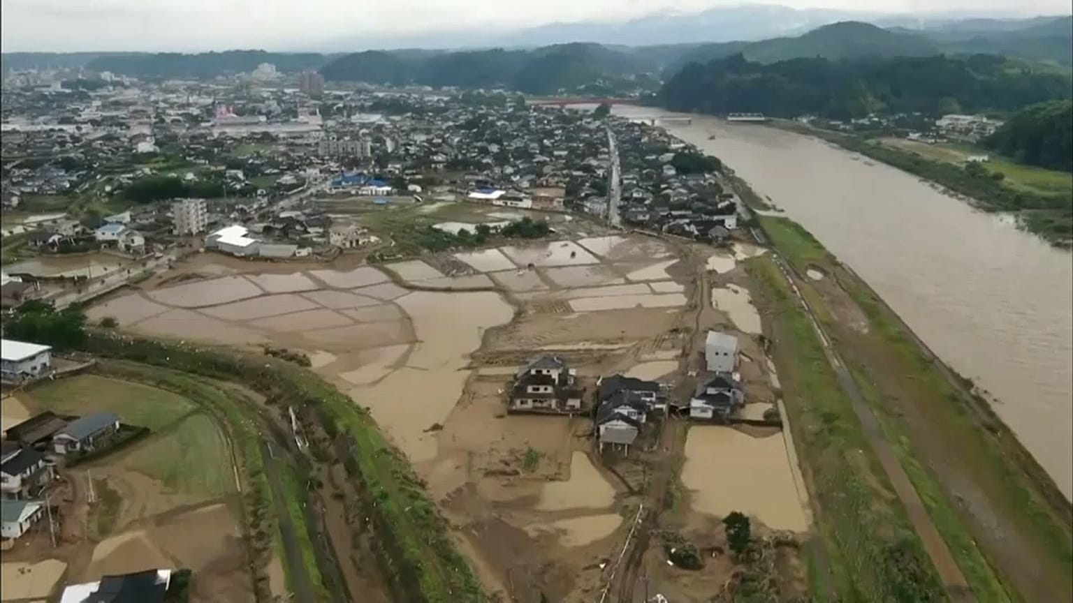 Cheias provocam mortos no Japão