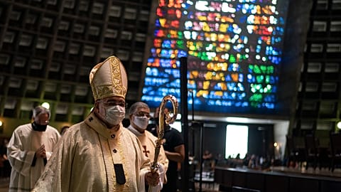Catholics attend first mass in Rio since virus lockdown