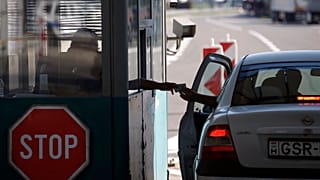 Yunanistan, 15 Temmuz'a kadar sınırlarını Sırbistan'dan gelecek ziyaretçilere kapattı