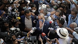 El opositor Luis Abadiner se presentó como candidato del Partido Revolucionario Moderno (PRM)