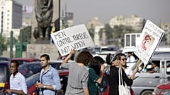 Mısır'ın başkenti Kahire'de tacize karşı protesto gösterisi düzenleyen kadınlar (arşiv)