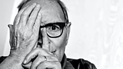 Ennio Morricone egy római interjúban pózol, 2017-ben  