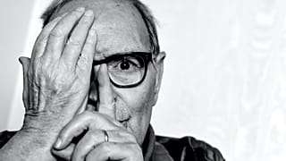Ennio Morricone egy római interjúban pózol, 2017-ben  