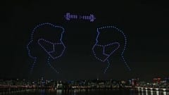 Covid-19 : des messages de prévention illuminent le ciel de Séoul