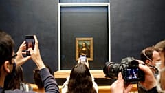 Salgının kapattığı Louvre Müzesi  sanatseverlere tekrar 'merhaba' dedi