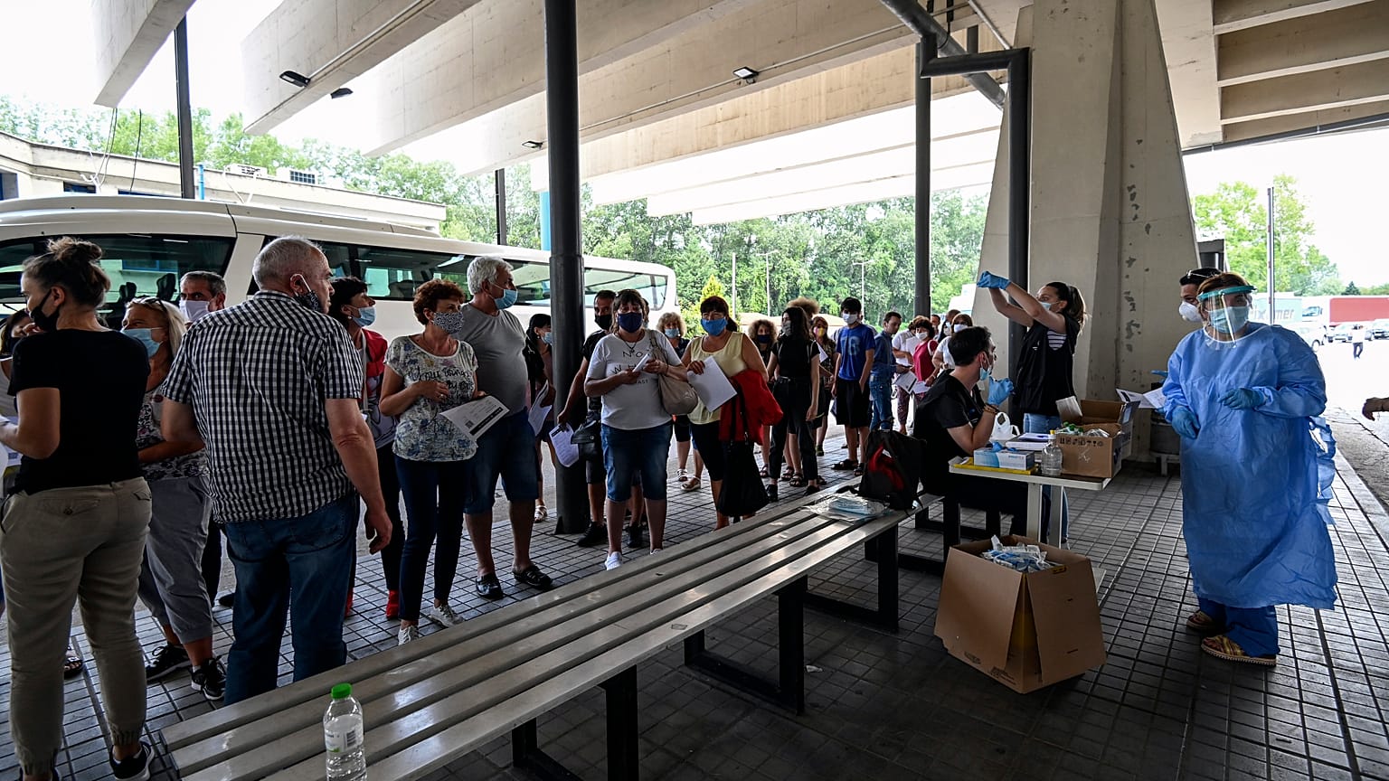 Ελλάδα: Σε «επιφυλακή» ο κρατικός μηχανισμός για τα εισαγόμενα κρούσματα - Σύσκεψη στο Μαξίμου