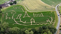 Maisfeld-Kunst: Bauer setzt Zeichen für Europa