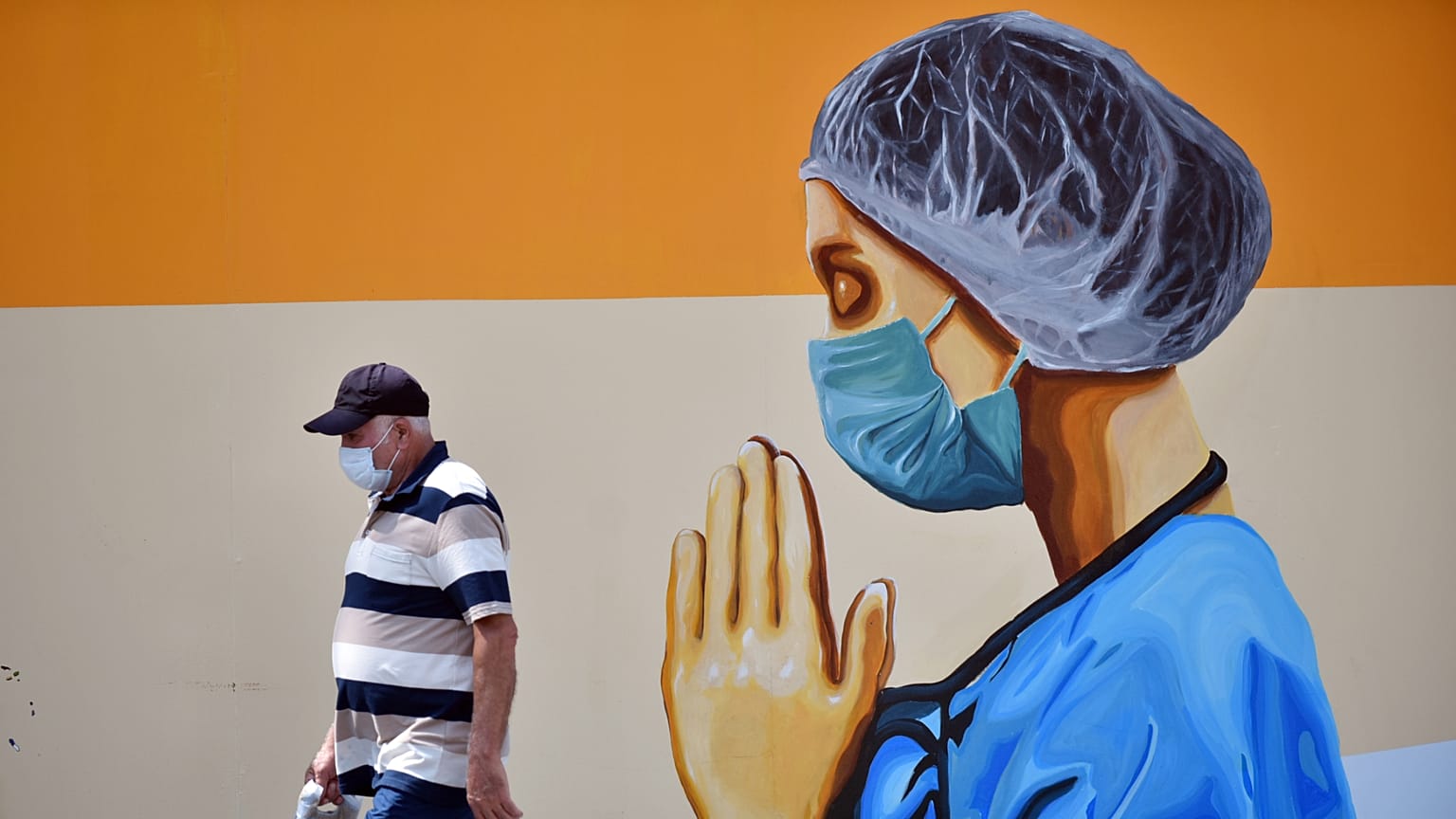 Mersin duvarlarında sağlık çalışanlarını yansıtan grafiti çalışması