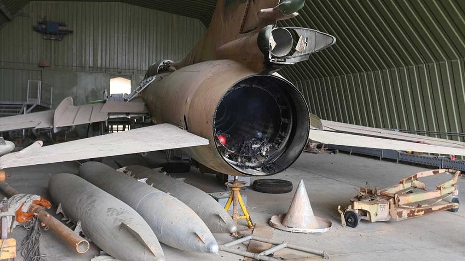 UMH güçleri, 3 Nisan'da Vatiyye'ye düzenlediği hava operasyonunda üste bulunan Hafter'e 3 adet Su-22 savaş uçağı ile çok sayıda ağır silah ve tesisi imha etmişti 