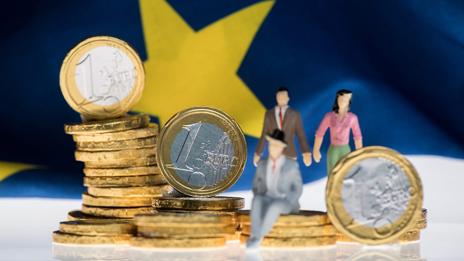 Κομισιόν για Ελλάδα: Ύφεση 9% για φέτος - Ποιες οι προβλέψεις για την ανάπτυξη