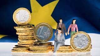 Κομισιόν για Ελλάδα: Ύφεση 9% για φέτος - Ποιες οι προβλέψεις για την ανάπτυξη